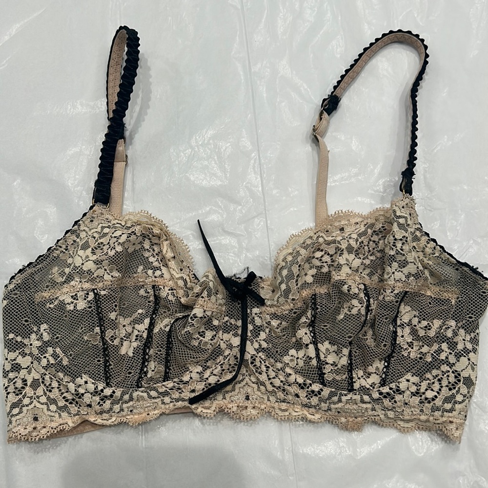 Elle macpherson bra